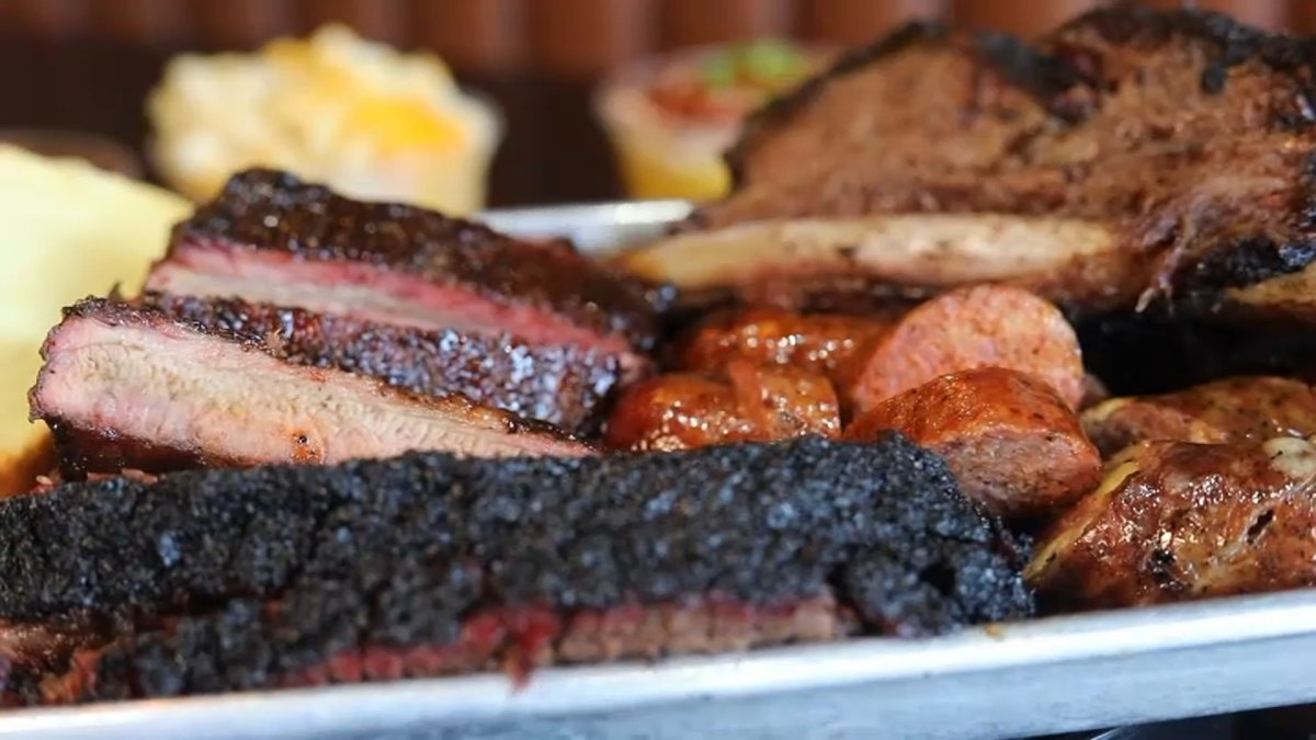The Food Guy Steve Dolinsky visists Sanders BBQ Supply Co. NBC Chicago
