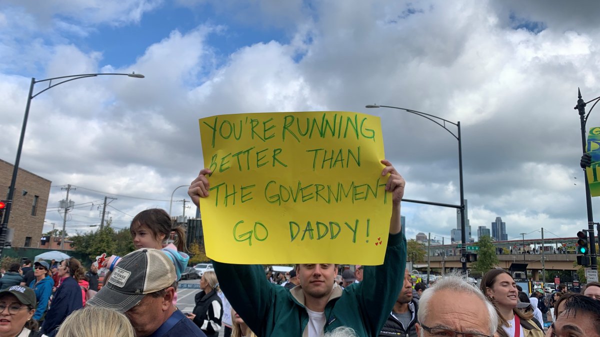 Best Chicago Marathon signs from around the 2024 course NBC Chicago