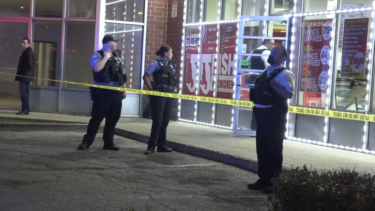 Employee charged with murder after fatal shooting at Chicago restaurant