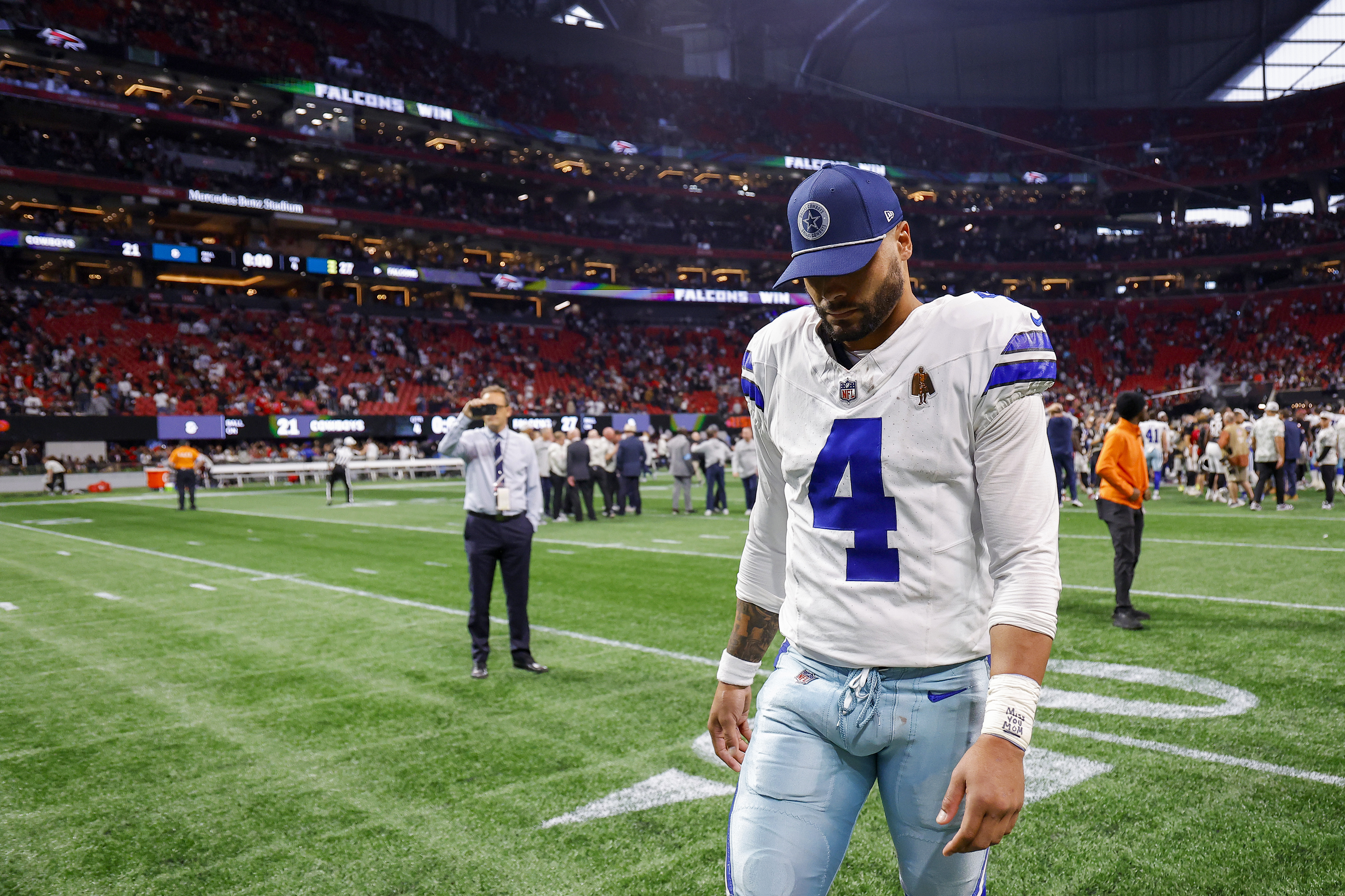 ATLANTA, GEORGIA – NOVEMBER 03: Dak Prescott #4 of the Dallas Cowboys walks off the field after a loss to the Atlanta Falcons at Mercedes-Benz Stadium on November 03, 2024 in Atlanta, Georgia. (Photo by Todd Kirkland/Getty Images)