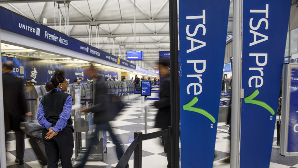 TSA tells airline passengers to keep shoes on at airport security in major change