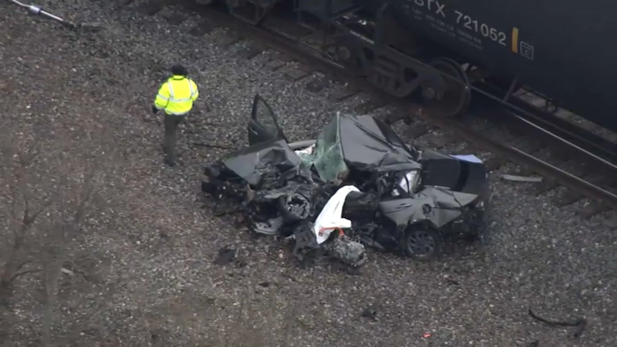 3 killed in collision between train, vehicle in Harvey – NBC Chicago