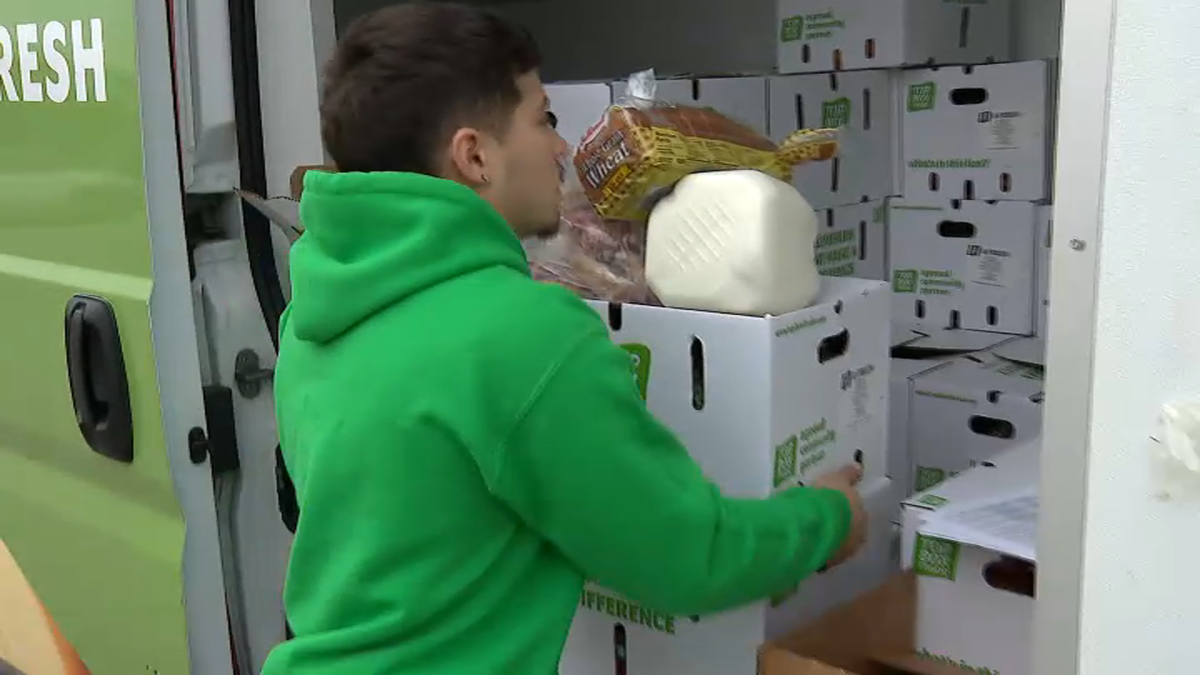 Thanksgiving meals delivered to migrants, families in need in Chicago area