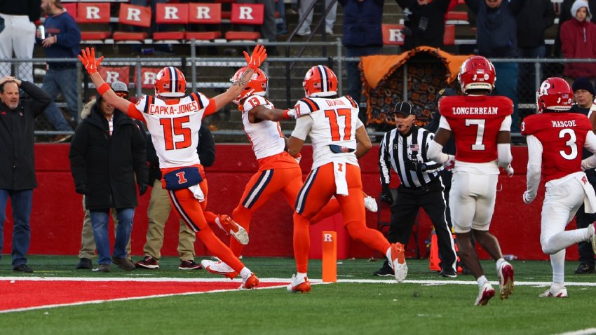 PISCATAWAY, NEW JERSEY – NOVEMBER 23: Pat Bryant #13 of the Illinois Fighting Illini scores a touchdown during the fourth quarter of their game against the Rutgers Scarlet Knights at SHI Stadium on November 23, 2024 in Piscataway, New Jersey. (Photo by Ed Mulholland/Getty Images)