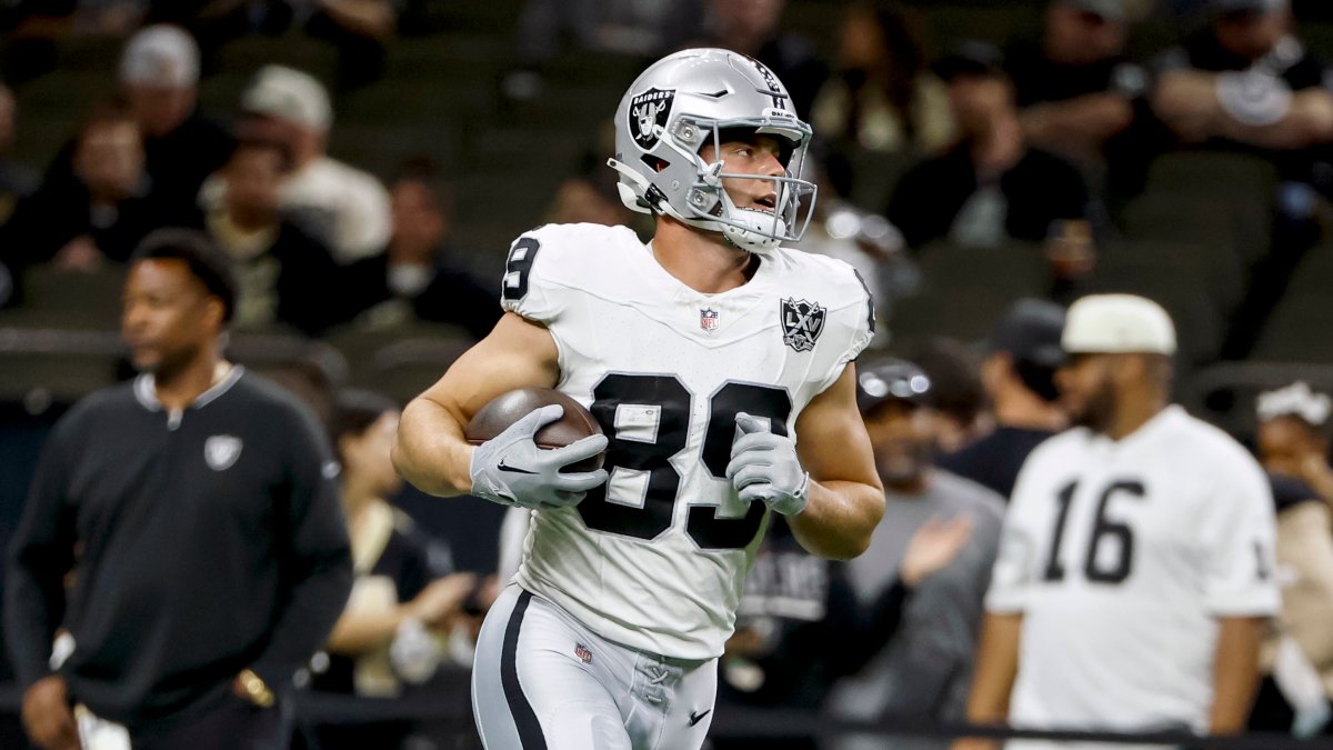 Long-standing Mike Ditka record broken by Brock Bowers Long-standing Mike Ditka record broken by Brock Bowers