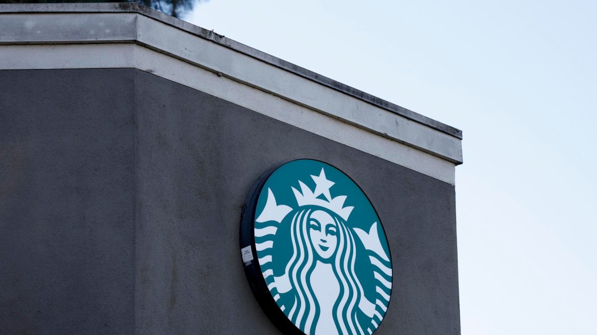Starbucks to bring back mugs, free refills in stores this week
