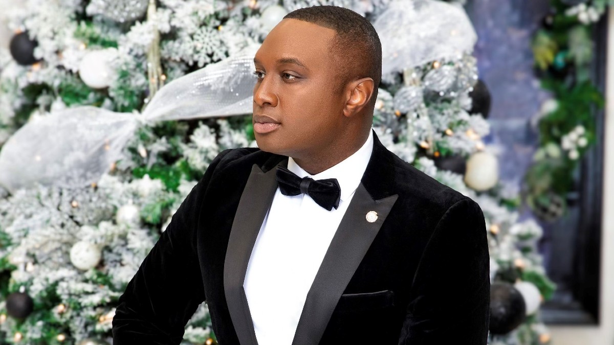 Evrod Cassimy releases Christmas album to support Chicago Housing Authority