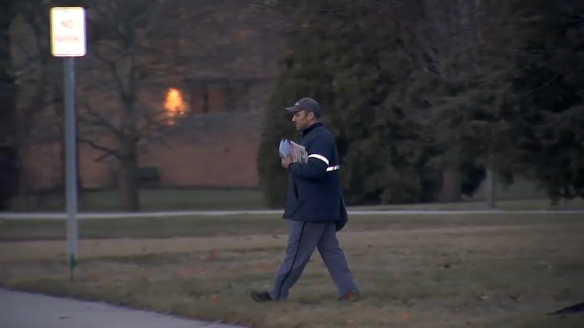 Arlington Heights mail carrier lauded for quick thinking prior to garbage truck explosion