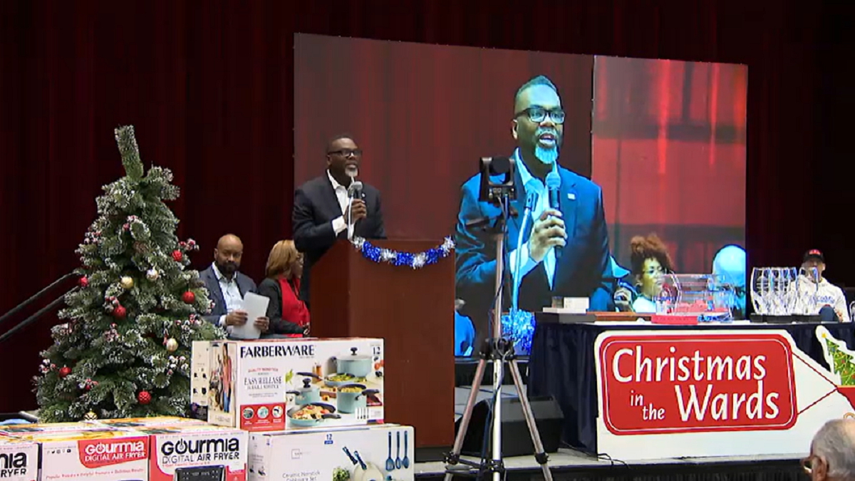 Chicago City Council members distribute toys as budget debate continues