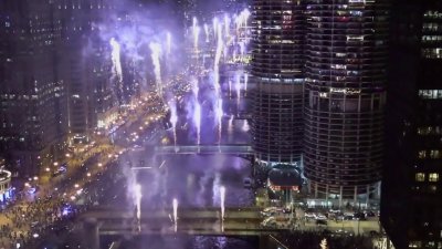 Rewatch Chicago's epic New Year's Eve fireworks ring in 2025 from the Riverwalk