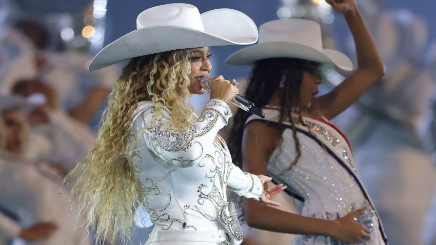 HOUSTON, TEXAS – DECEMBER 25: Beyoncé performs with daughter, Blue Ivy, during the halftime show for the game between the Baltimore Ravens and the Houston Texans at NRG Stadium on December 25, 2024 in Houston, Texas. (Photo by Alex Slitz/Getty Images)
