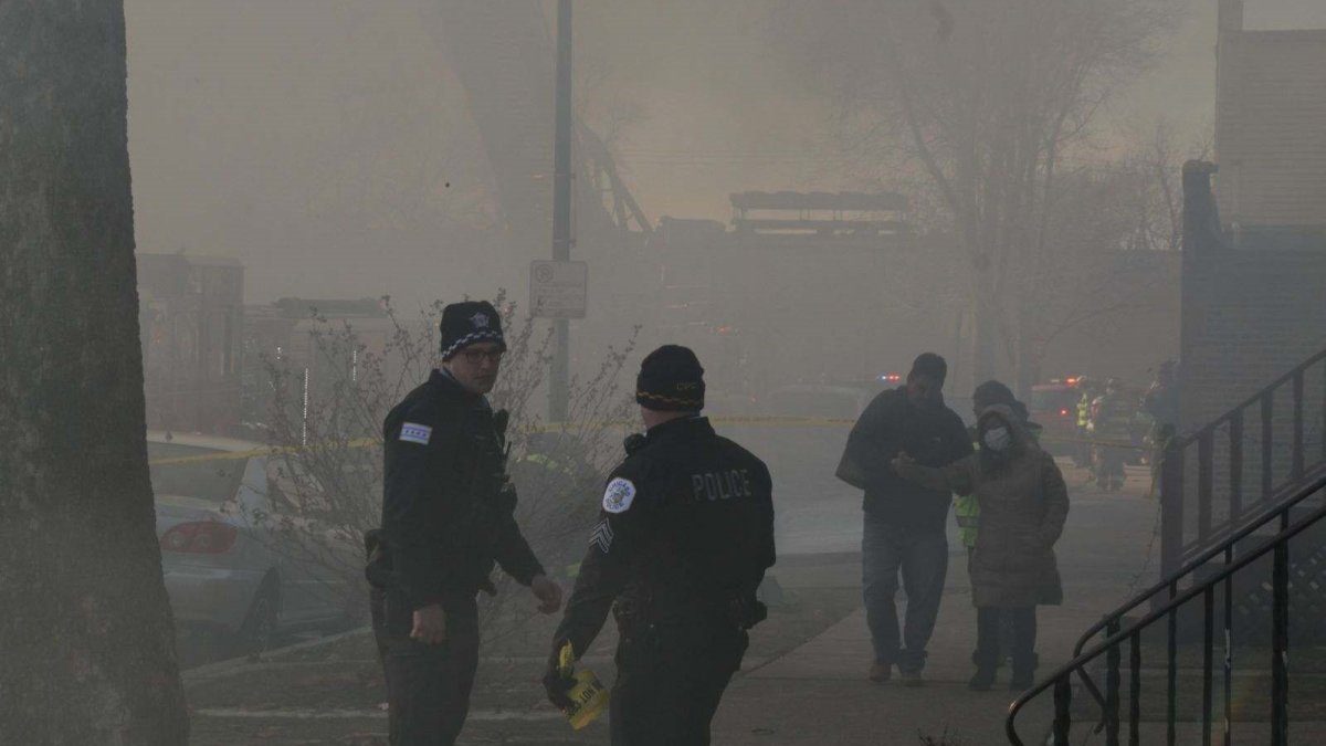 6 people displaced by house fire in Belmont Cragin