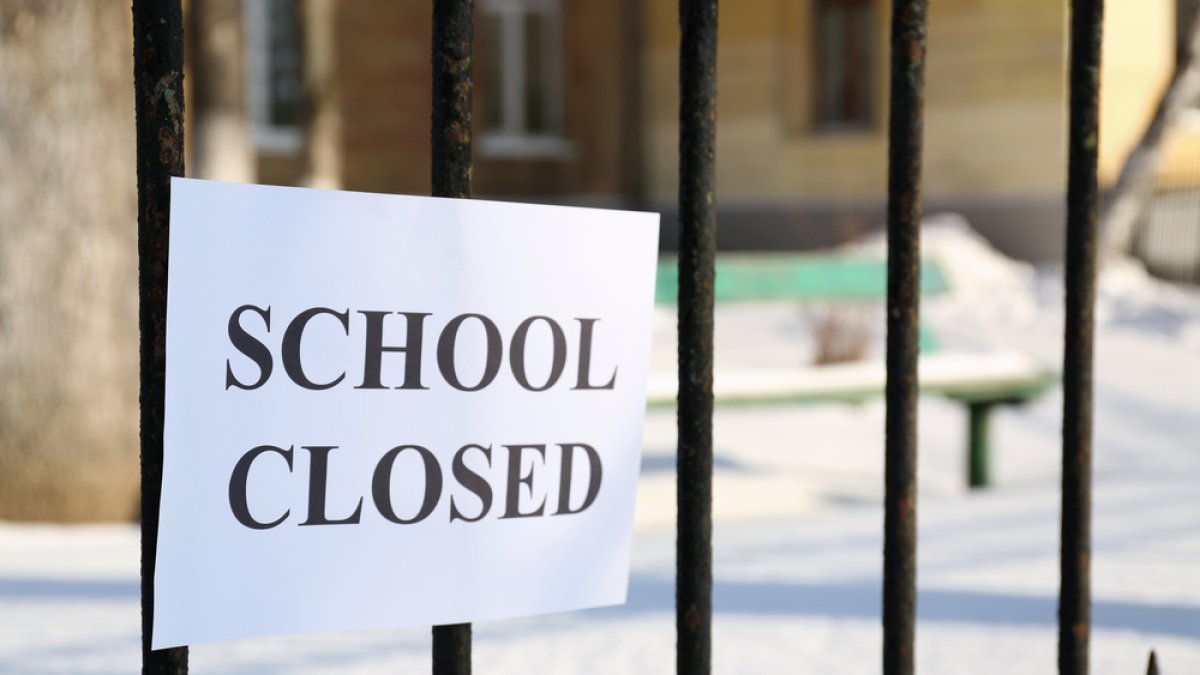 Schools closed, boil order issued in Chicago suburb after water main break