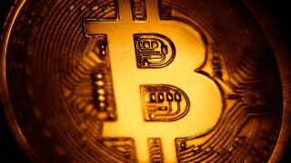 [CNBC] Standard Chartered still sees bitcoin hitting $500,000 despite recent selloff