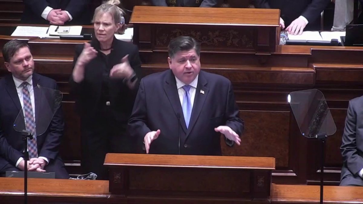 Gov. JB Pritzker proposes ban on cell phone use in Illinois classrooms ...