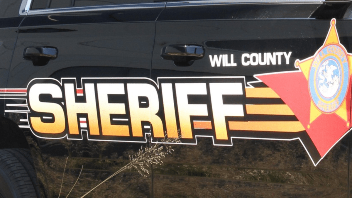 Family robbed while changing flat tire in suburban Will County: Sheriff