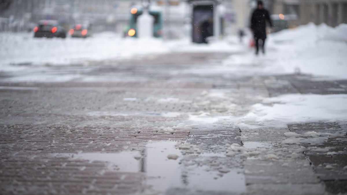 Chicago weather: More ice accumulation, freezing rain, sleet, snow on the way