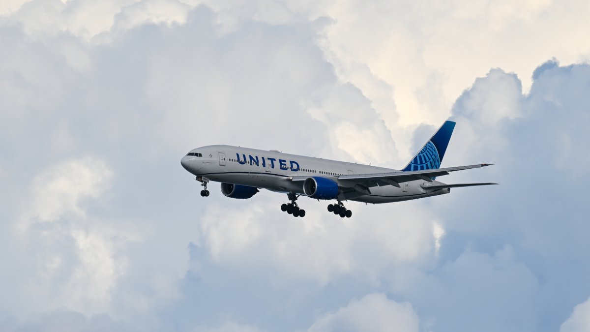 Chicago-bound flight makes emergency landing for ‘possible smoke in aircraft