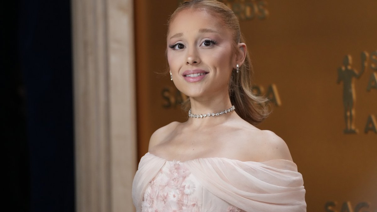 SAG Awards 2025 Ariana Grande channels ‘Wicked’ character Glinda in
