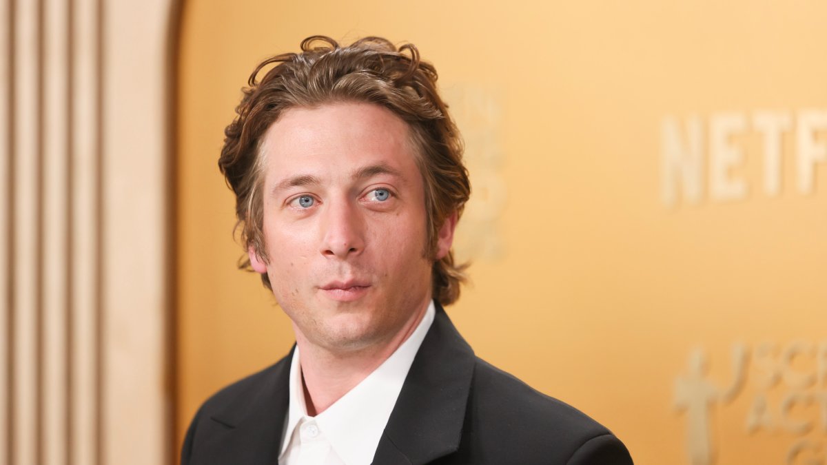 ‘The Bear star Jeremy Allen White reveals his 2 favorite Chicago restaurants