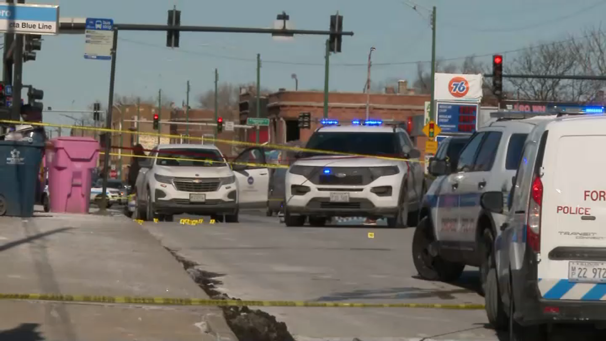 Man in critical condition after shooting near CTA Blue Line in broad daylight
