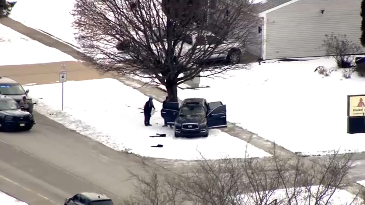 Armed robbery suspects in custody after police chase in south suburbs
