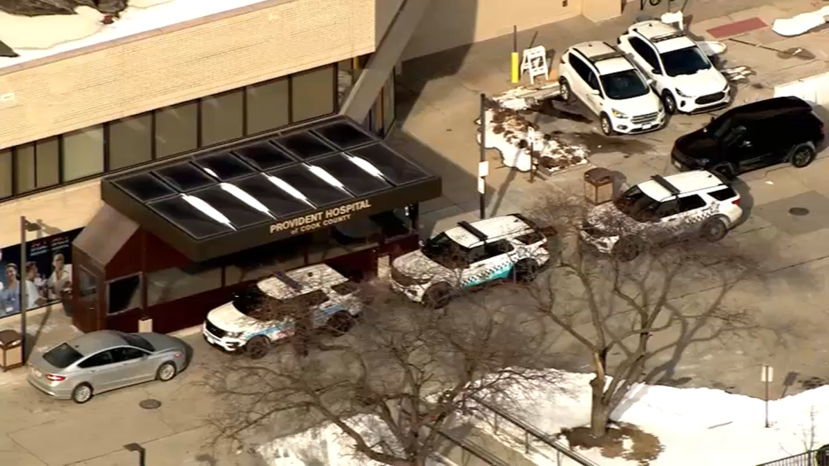 Emergency room employee stabbed by patient at Chicago hospital