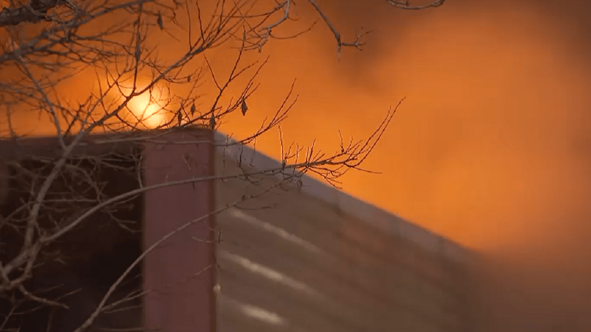 Chicago firefighter injured in Far South Side fire at furniture store
