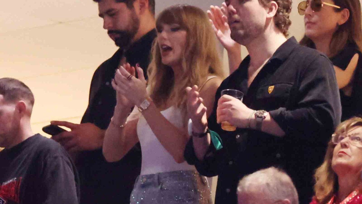 Why was Taylor Swift booed at the Super Bowl?