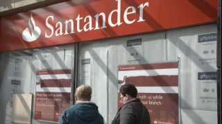 [CNBC] Santander says 750 jobs at risk as it pursues UK branch closures