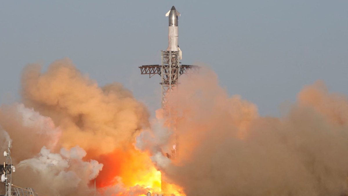 Flight Checks Rocket FAA briefly halts flights to several Florida airports after SpaceX ...