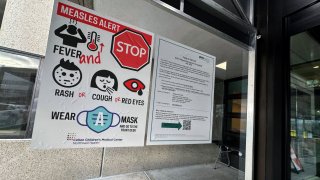 A measles alert sign hangs outside the entrance to the Cohen Children’s Medical Center, where the state health department confirmed that a baby tested positive and that there is a possibility of exposure to others at the facility, in New Hyde Park, New York, U.S., March 14, 2025. 