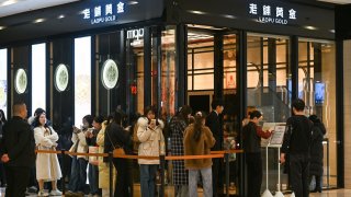 Shoppers line up to shop at a Laopu Gold outlet in Deji Plaza in Nanjing, China, on Feb. 21, 2025.
