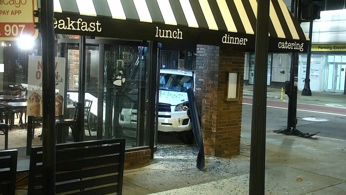 Car slams into Loop Corner Bakery restaurant after another vehicle runs red light