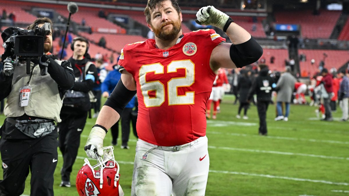 Bears acquire Joe Thuney in blockbuster trade: Reports – NBC Chicago