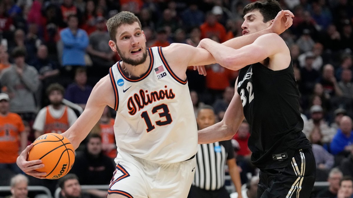 Kentucky Wildcats and Illinois Fighting Illini meet in NCAA Tournament second round