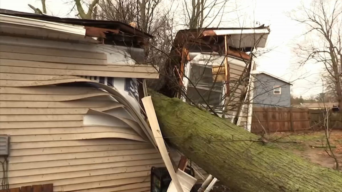 Chicago forecast: Another round of severe weather coming up as nearly 30k remain without power