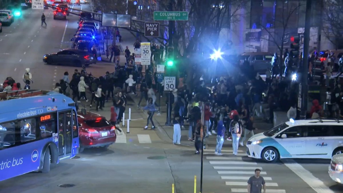 Some call for change to Chicago curfew after hundreds of teens took over downtown street