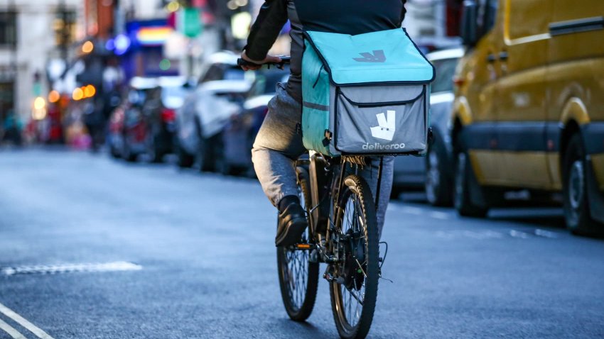 [C온라인카지노사이트] Deliveroo shares soar to three-year high after U.S. giant DoorDash makes takeover bid