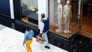A shopper holds a Nike shopping bag, as global markets brace for a hit to trade and growth caused by U.S. President Donald Trump’s decision to impose import tariffs on dozens of countries, in the King of Prussia Mall in King of Prussia, Pennsylvania, U.S., April 3, 2025. 