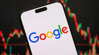[CNBC] CNBC Daily Open: Tech takes centerstage, but trade tensions loom large