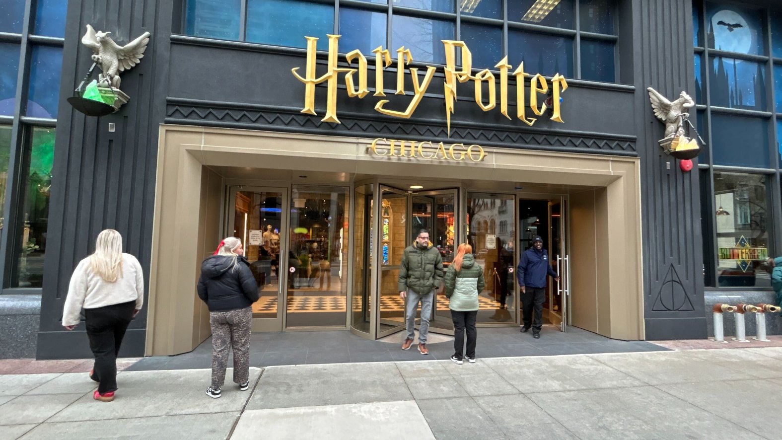 Store Potter's Magical Chicago Harry Potter store opens on Michigan Avenue. See inside ...