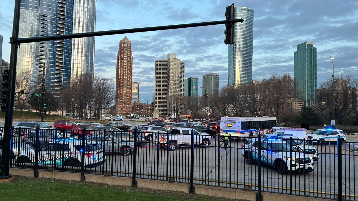 ‘Standstill: Lanes shut down on DuSable Lake Shore Drive due to crash; traffic expected