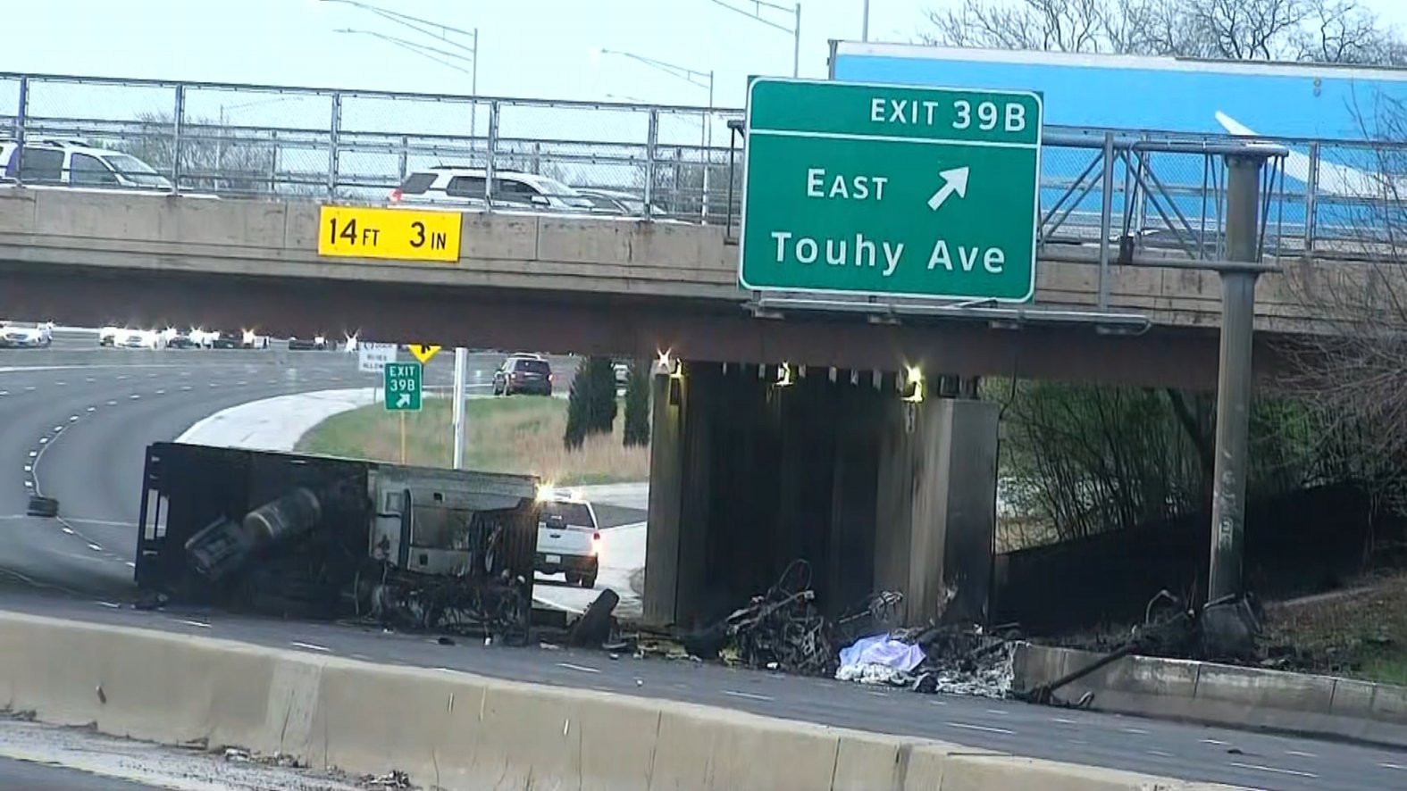 Edens Expressway crash: All inbound lanes closed at Touhy – NBC Chicago