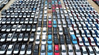 A large number of new energy vehicles are being prepared for export at the Lianyungang Port in Jiangsu province, China.