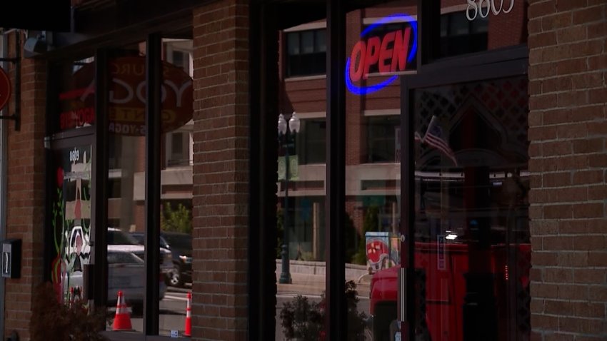 Health and safety signs at restaurants in Fishers, IN