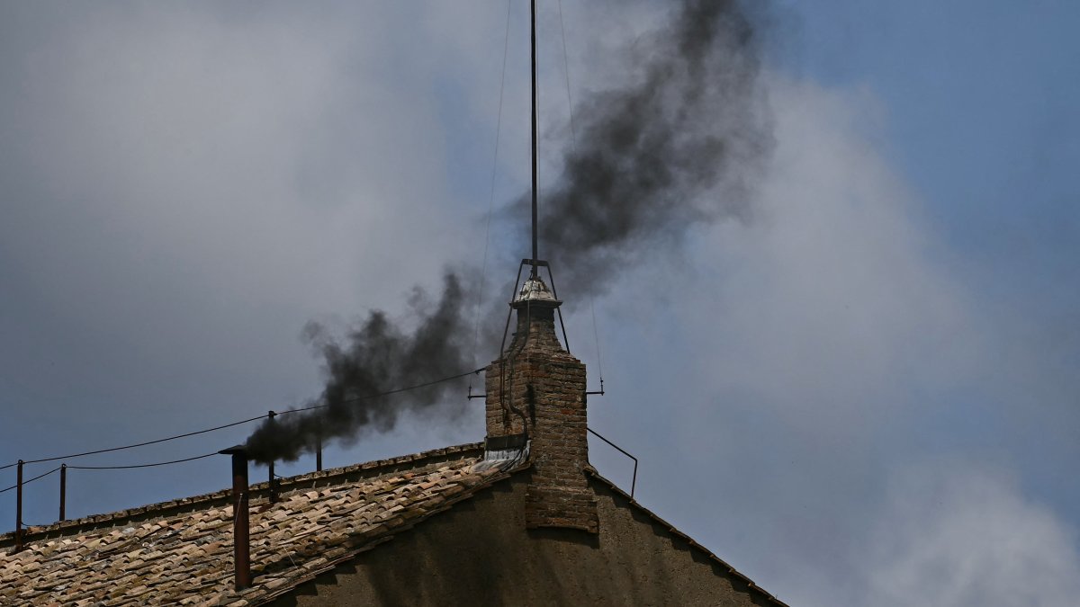 Black smoke again pours from Sistine Chapel; no new Pope chosen Black smoke again pours from Sistine Chapel; no new Pope chosen