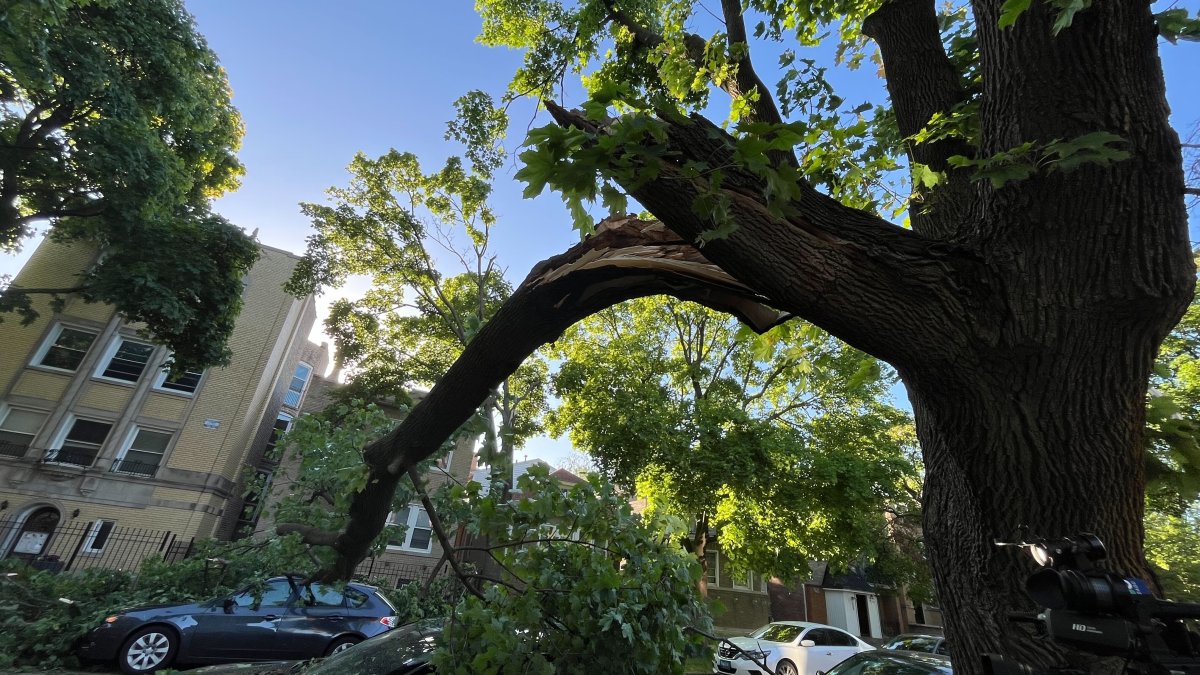 Another round of severe weather threatens Illinois, Indiana as more than 100,000 remain without power