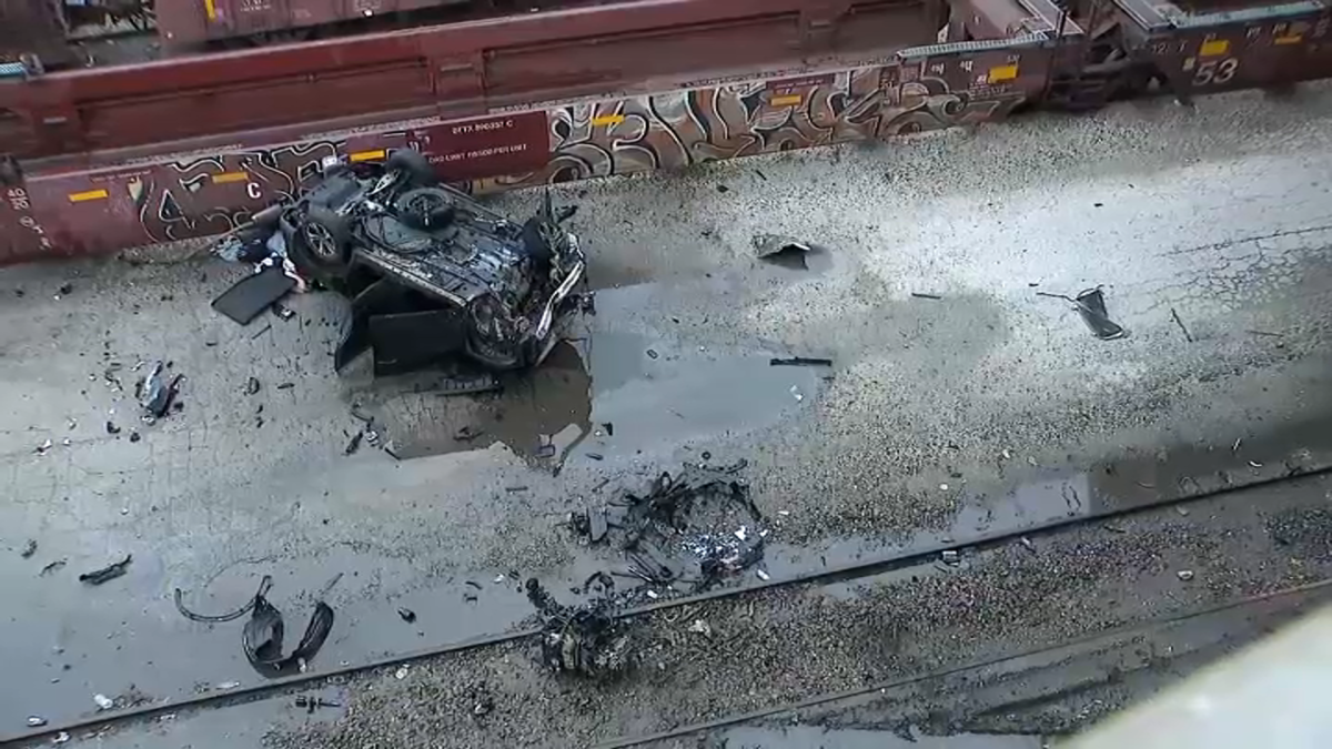 Driver escapes, flees scene after vehicle falls off expressway ramp, catches fire
