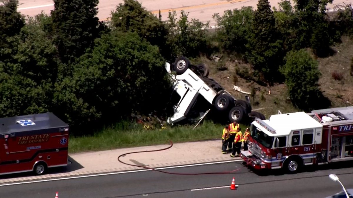 At least 1 dead after multi-vehicle crash on I-55 – NBC Chicago